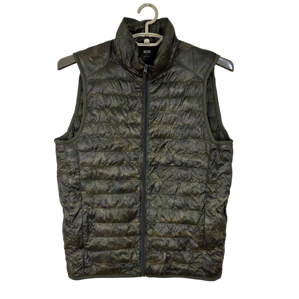 Uniqlo Green Camo Down Puffer Vest Men Small zip pockets lightweight packable